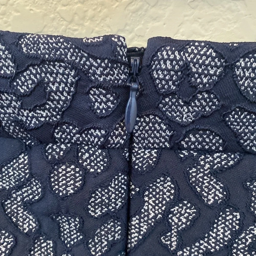 Banana Republic Navy & White Animal Print Patterned Jacquard Pencil Skirt. Sz 4.